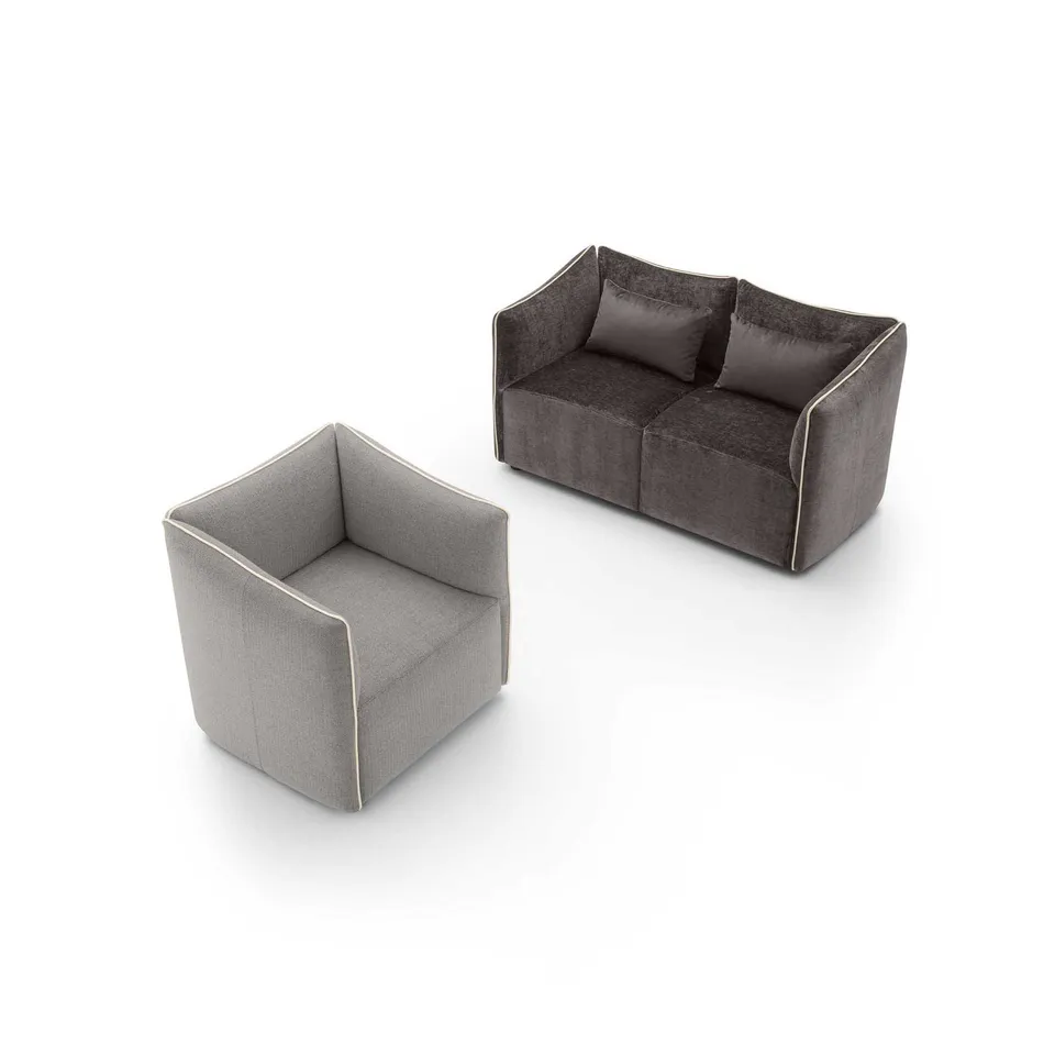 ספה זוגית Kubik של LeComfort באפור כהה עם פספוס היקפי מנוגד