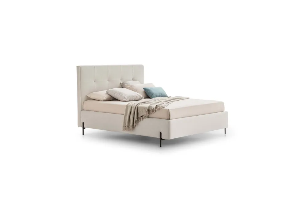 מיטה מרופדת Love של LeComfort עם ראש מיטה מרובע בקפיטונה עדינה