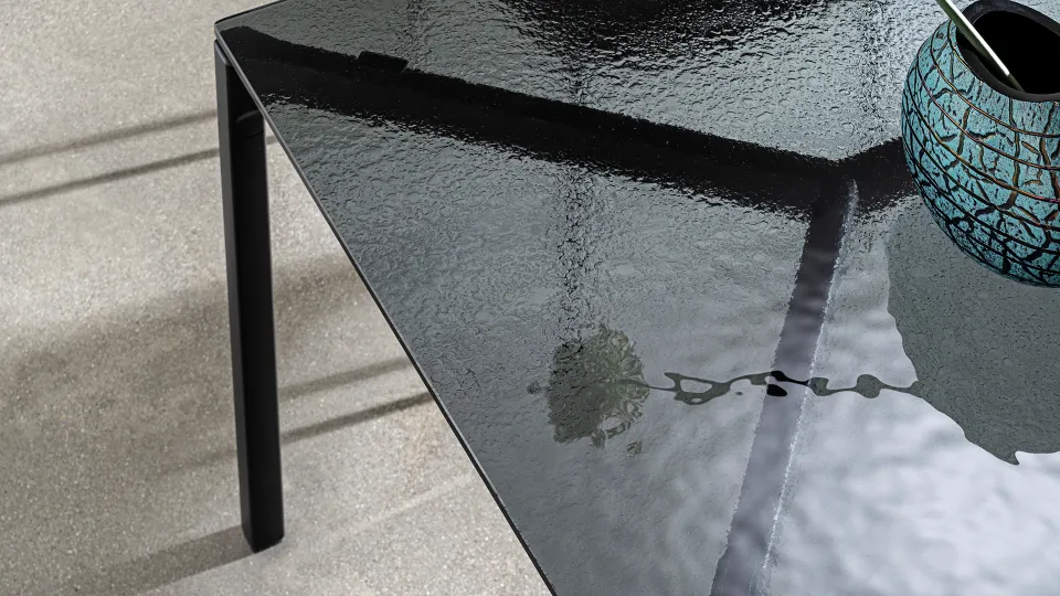 שולחן אוכל Bone Table של Sovet עם מבנה אלומיניום ומשטח דק