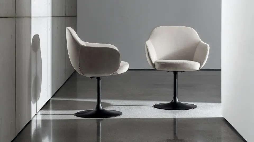 כיסא מסתובב Cadira Swivel של Sovet עם מעטפת מרופדת