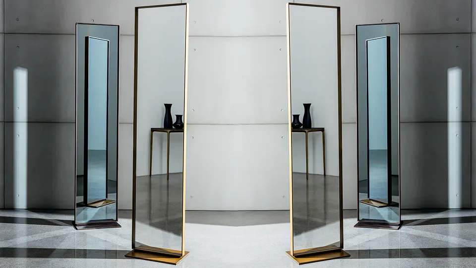 מראה עומדת דו־צדדית Visual Free Standing של Sovet