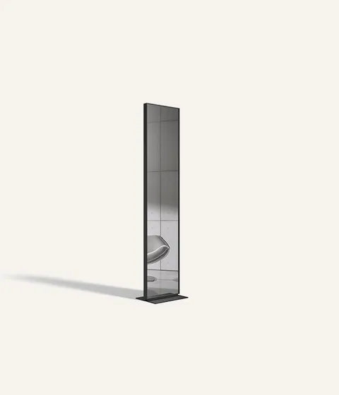 מראה עומדת דו־צדדית Visual Free Standing של Sovet Italia