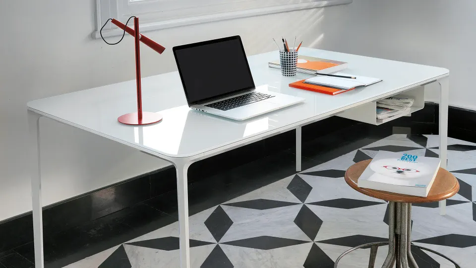 שולחן עבודה Slim Office של Sovet עם מגש מסמכים