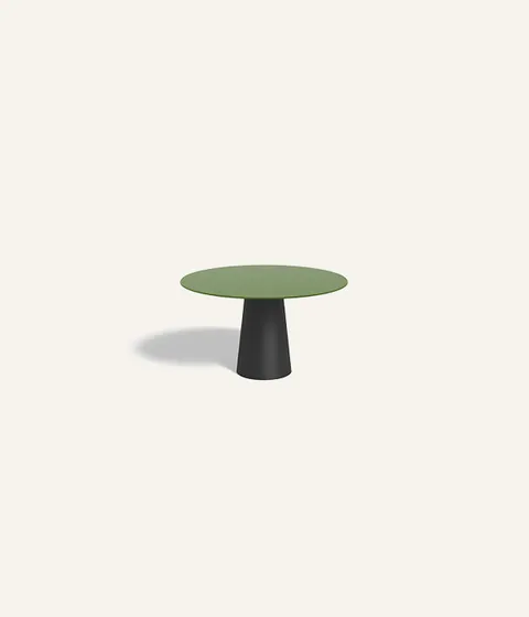 שולחן אוכל Totem של Sovet Italia