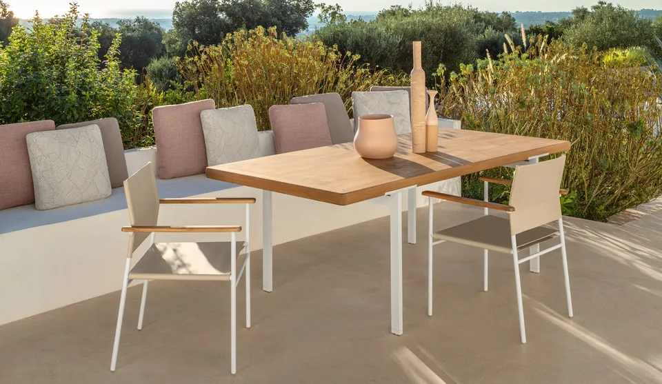 שולחן אוכל Allure 220×95 של Talenti, משטח עץ מלא ומבנה אלומיניום