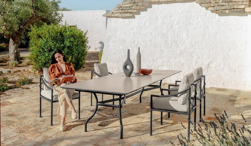 שולחן אוכל ארוך Capri 280×110 של Talenti עם משטח קרמי בהיר