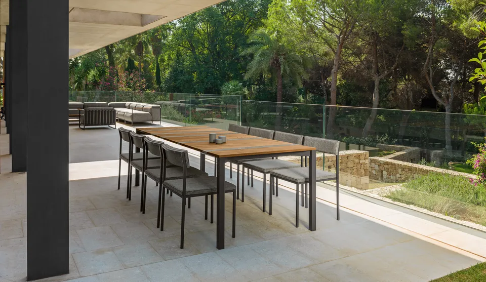 שולחן אוכל ארוך Casilda 260×100 של Talenti מעץ אירוקו ושיש