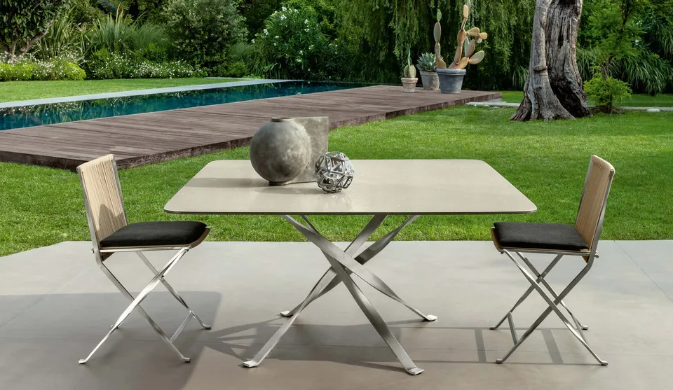 שולחן אוכל מרובע George 150×150 של Talenti בפלדת אל־חלד