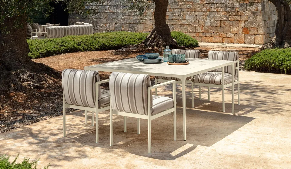 שולחן אוכל מרובע Nalu 150×150 של Talenti לשמונה סועדים