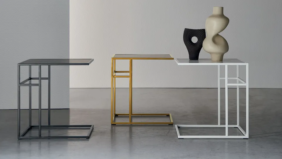 שולחן צד Side table Condè של Twils עם מסגרת מתכת
